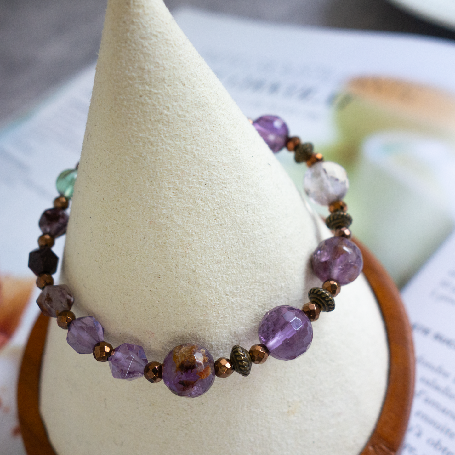 透明感の高い紫色に庭園が入り込む <庭園紫水晶> ガーデンアメジスト 調和と安定を示すヒーリングストーン