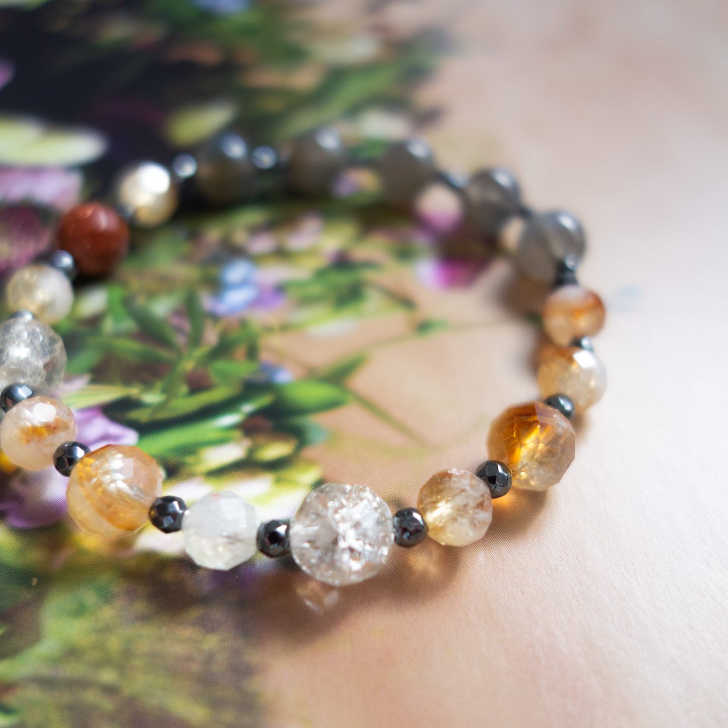 *ジュージーな黄色やオレンジ色の輝きを放つ <シトリン> 暮らしを明るく変えるイエロー効果 #204