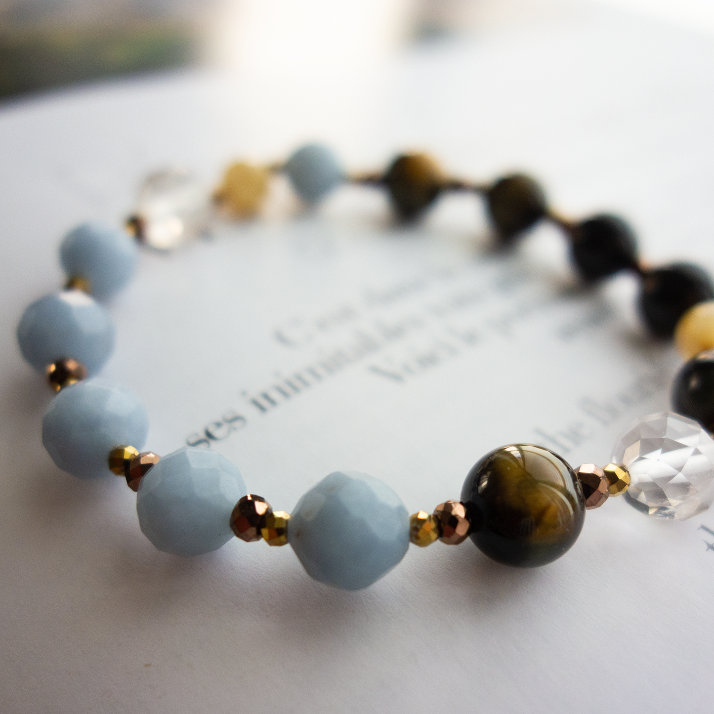 明るいトーンの黄金色と個性美 <タイガーアイ> 着実に変わるための精神力をサポート