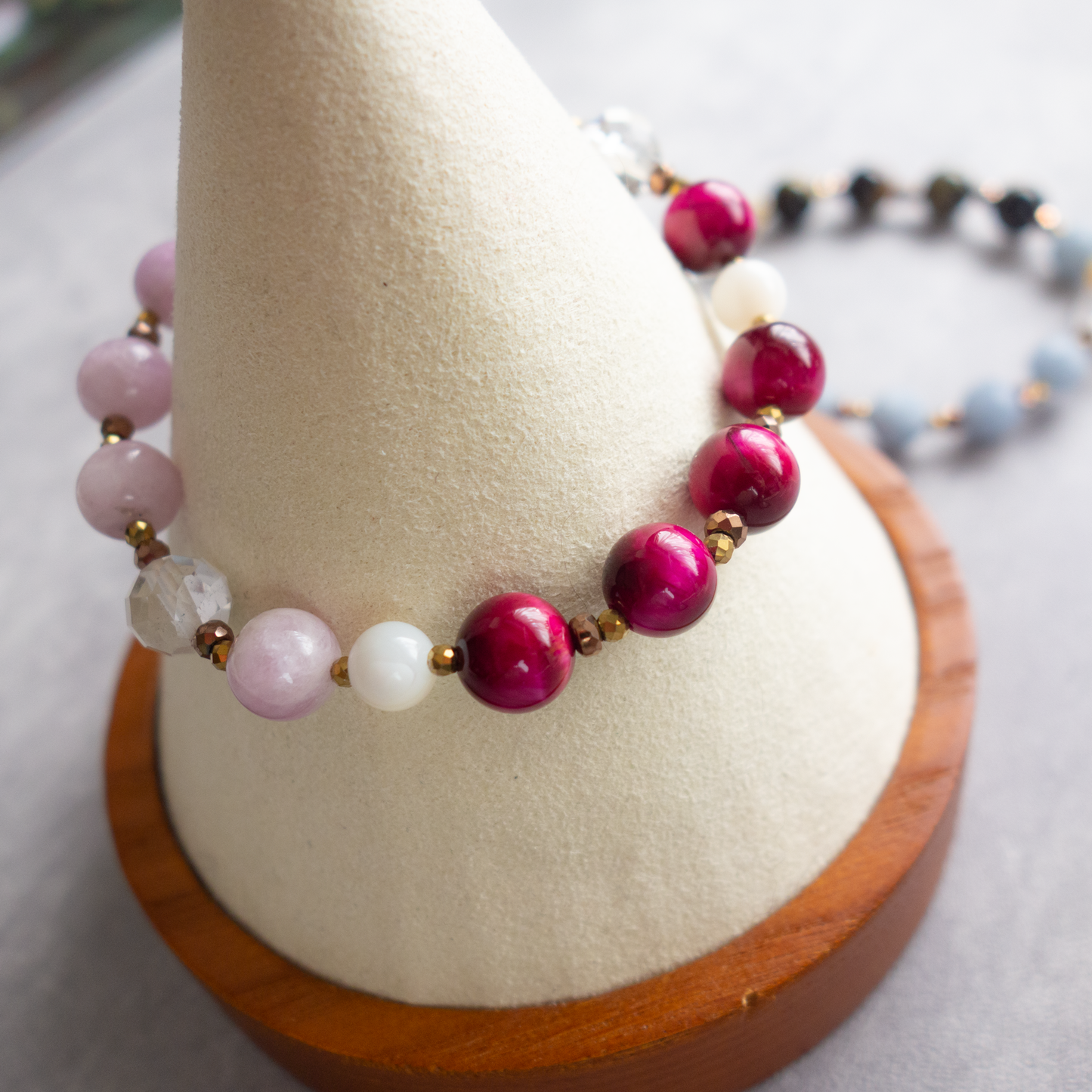 鮮やかなピンクのグラデーション【ピンクタイガーアイ】ポジティブに・物怖じせずに行動する