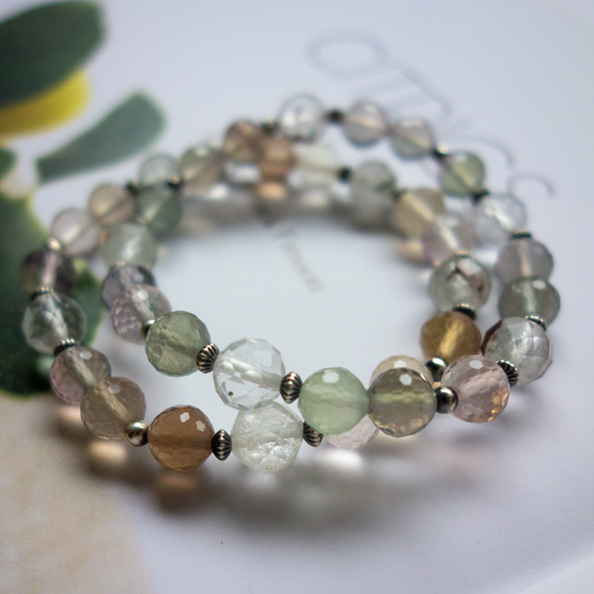 季節を知らせる風のような透明感 淡い輝きを放つ【フローライト】深い呼吸ができるリラックスした空気と爽やか