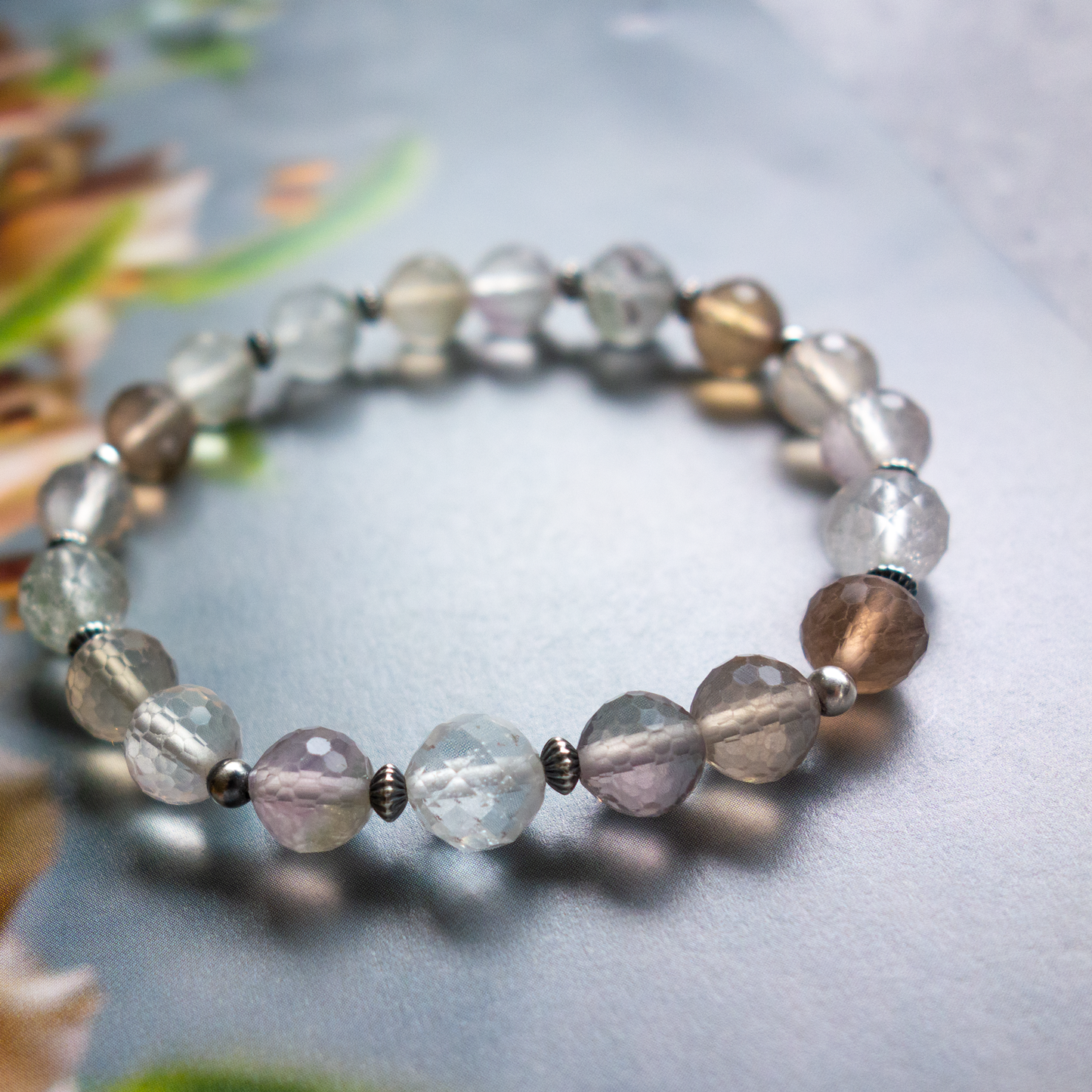 季節を知らせる風のような透明感 淡い輝きを放つ【フローライト】深い呼吸ができるリラックスした空気と爽やか