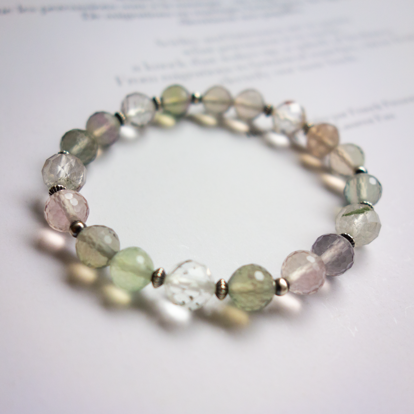 季節を知らせる風のような透明感 淡い輝きを放つ【フローライト】深い呼吸ができるリラックスした空気と爽やか