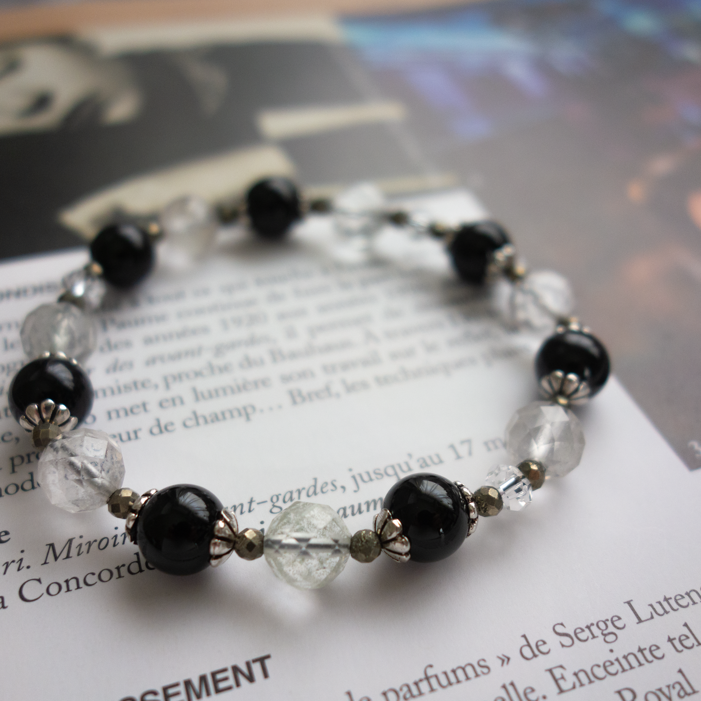 つややかな漆黒の輝き【ブラックオニキス/黒瑪瑙】孤独を和らげ心に平穏をもたらす