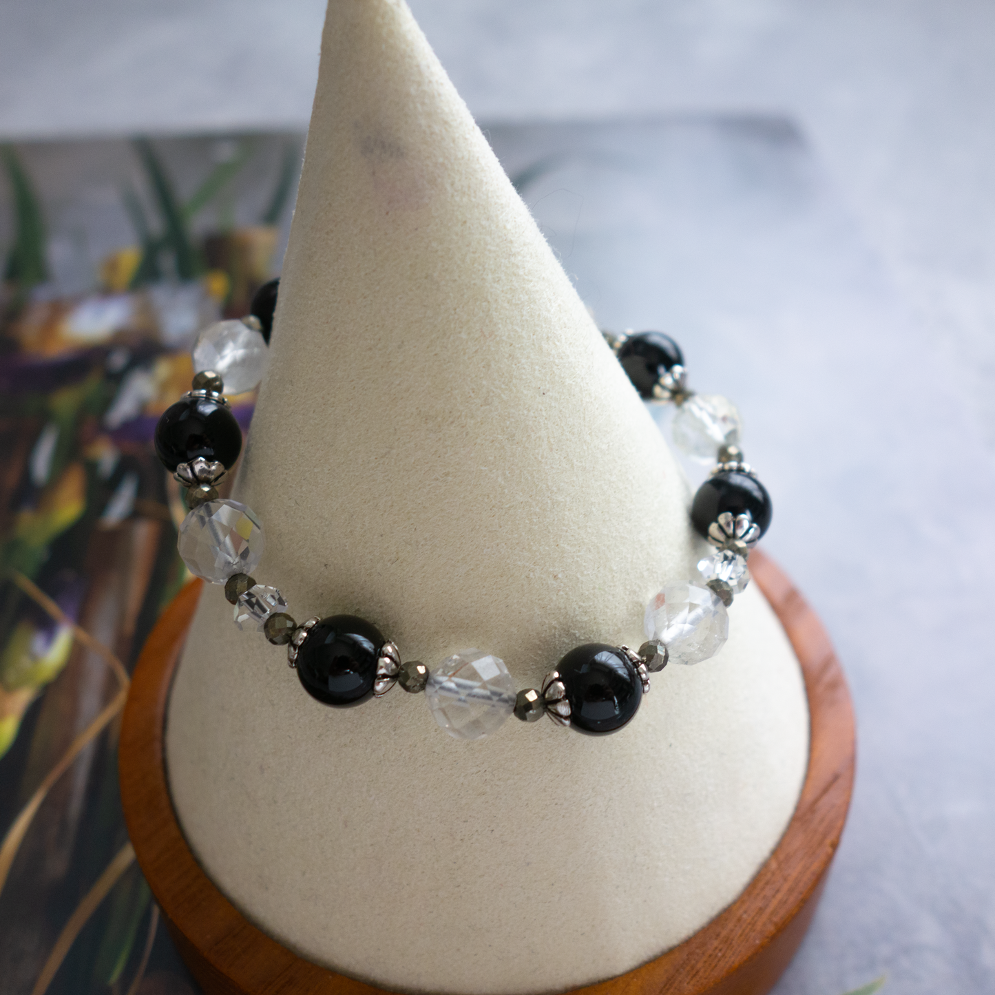 つややかな漆黒の輝き【ブラックオニキス/黒瑪瑙】孤独を和らげ心に平穏をもたらす