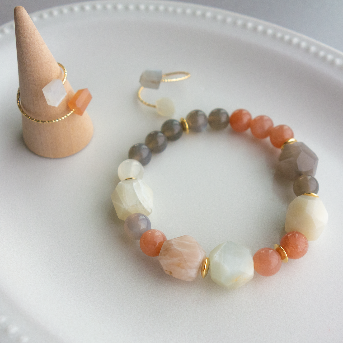 Séléné_セレーネ/「ムーンストーン」柔らかな光*アーストーンのブレスレット