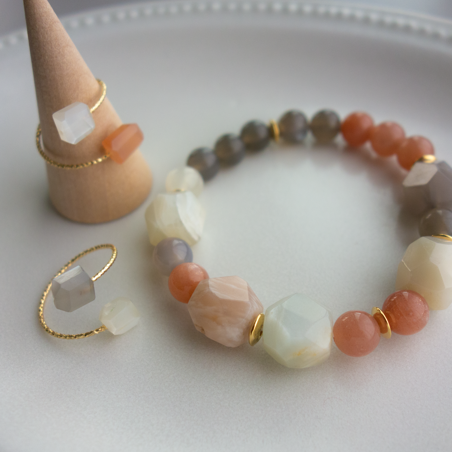 Séléné_セレーネ/「ムーンストーン」柔らかな光*アーストーンのブレスレット