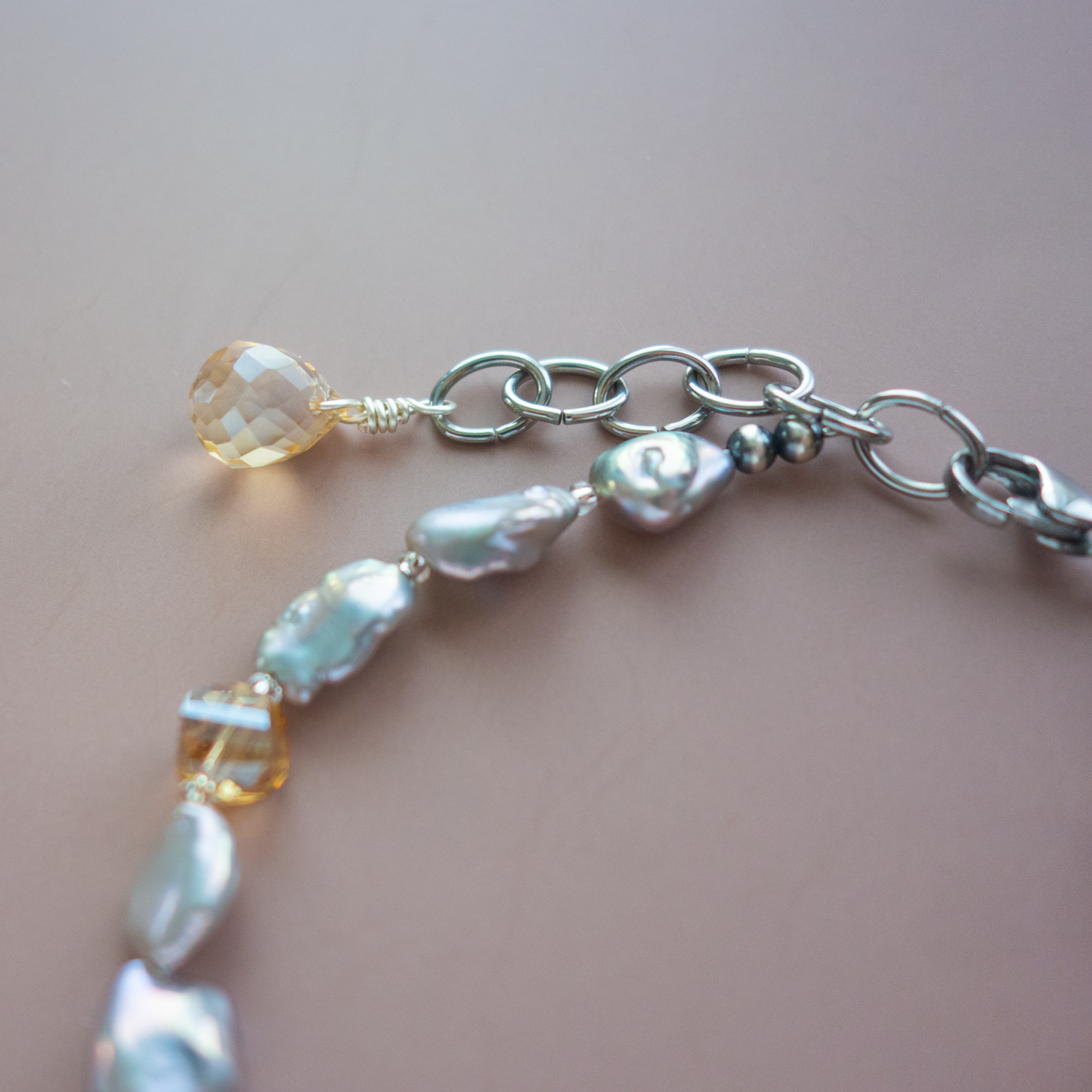 Chérie_シェリー/「ケシパール」エレガントな艶感 *シルバートーンのブレスレット