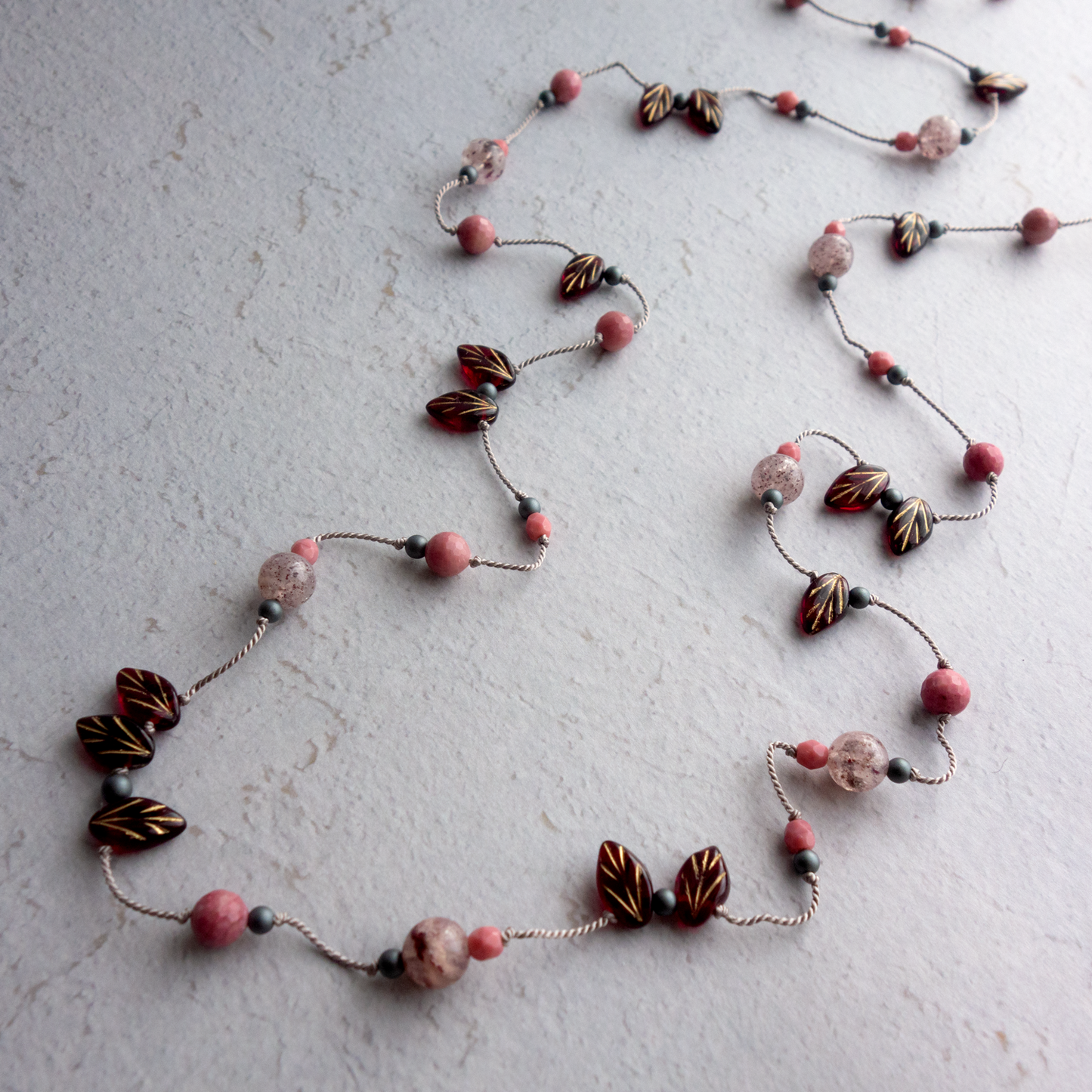 Karmin_カーミン／赤い葉と色づく実*【シルクコードネックレス _100cm】