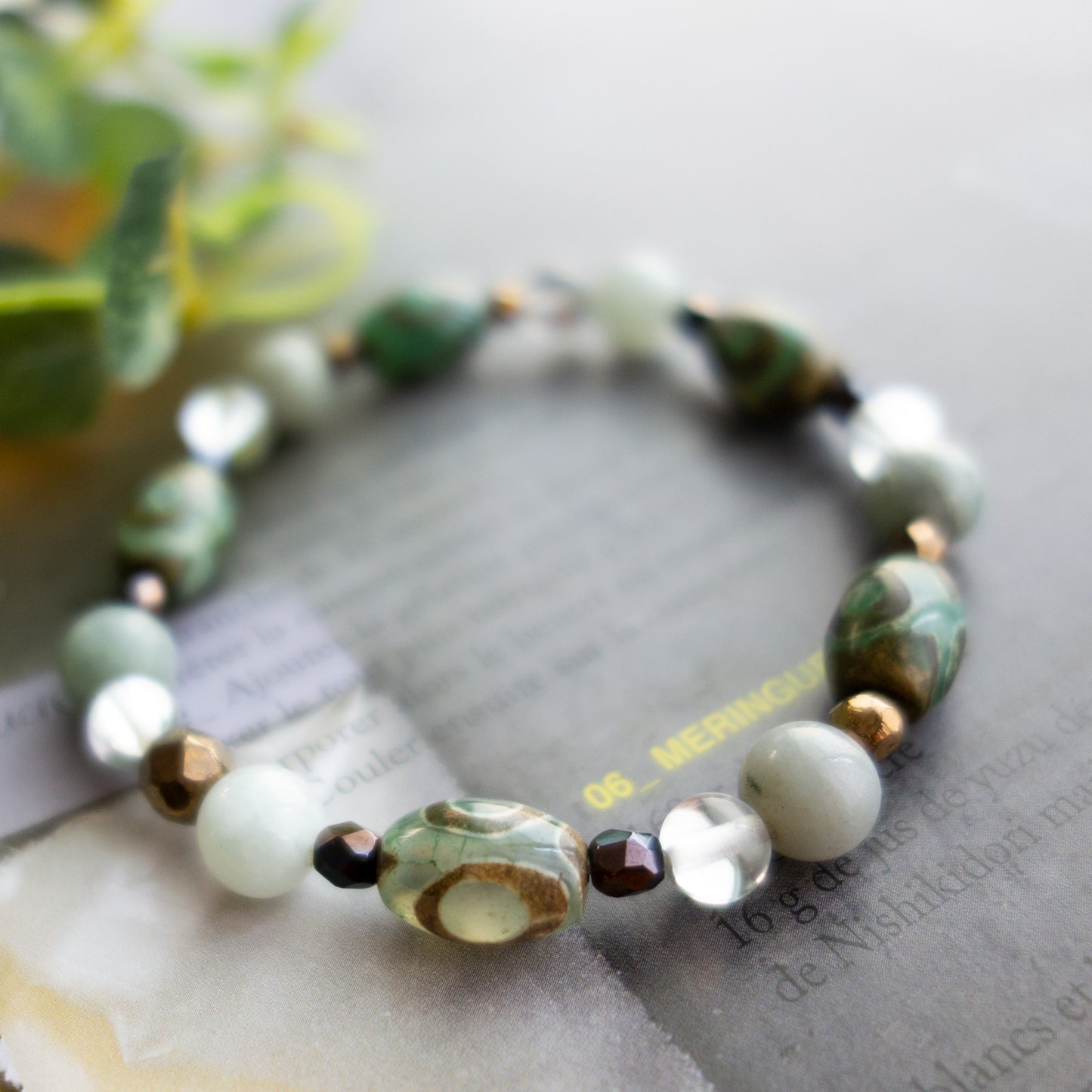 *安心感をもたらすモスグリーン_優しさ・穏やかさ <三眼天珠> 健康で豊かに暮らしたい #201