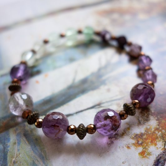 透明感の高い紫色に庭園が入り込む <庭園紫水晶> ガーデンアメジスト 調和と安定を示すヒーリングストーン