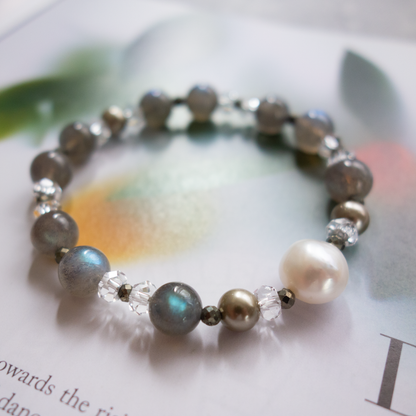 光の角度によって色味が変わる 神秘的な輝き【ラブラドライト】一生懸命に励んできた事が結実