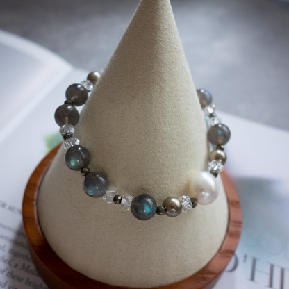 光の角度によって色味が変わる 神秘的な輝き【ラブラドライト】一生懸命に励んできた事が結実