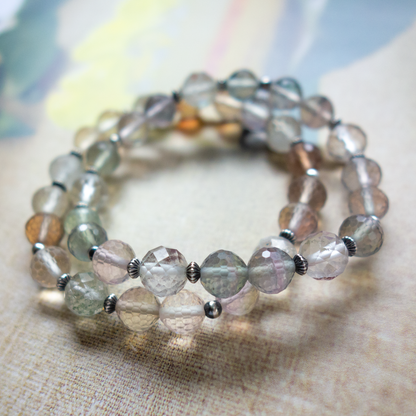 季節を知らせる風のような透明感 淡い輝きを放つ【フローライト】深い呼吸ができるリラックスした空気と爽やか