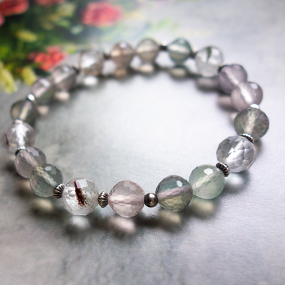 季節を知らせる風のような透明感 淡い輝きを放つ【フローライト】深い呼吸ができるリラックスした空気と爽やか