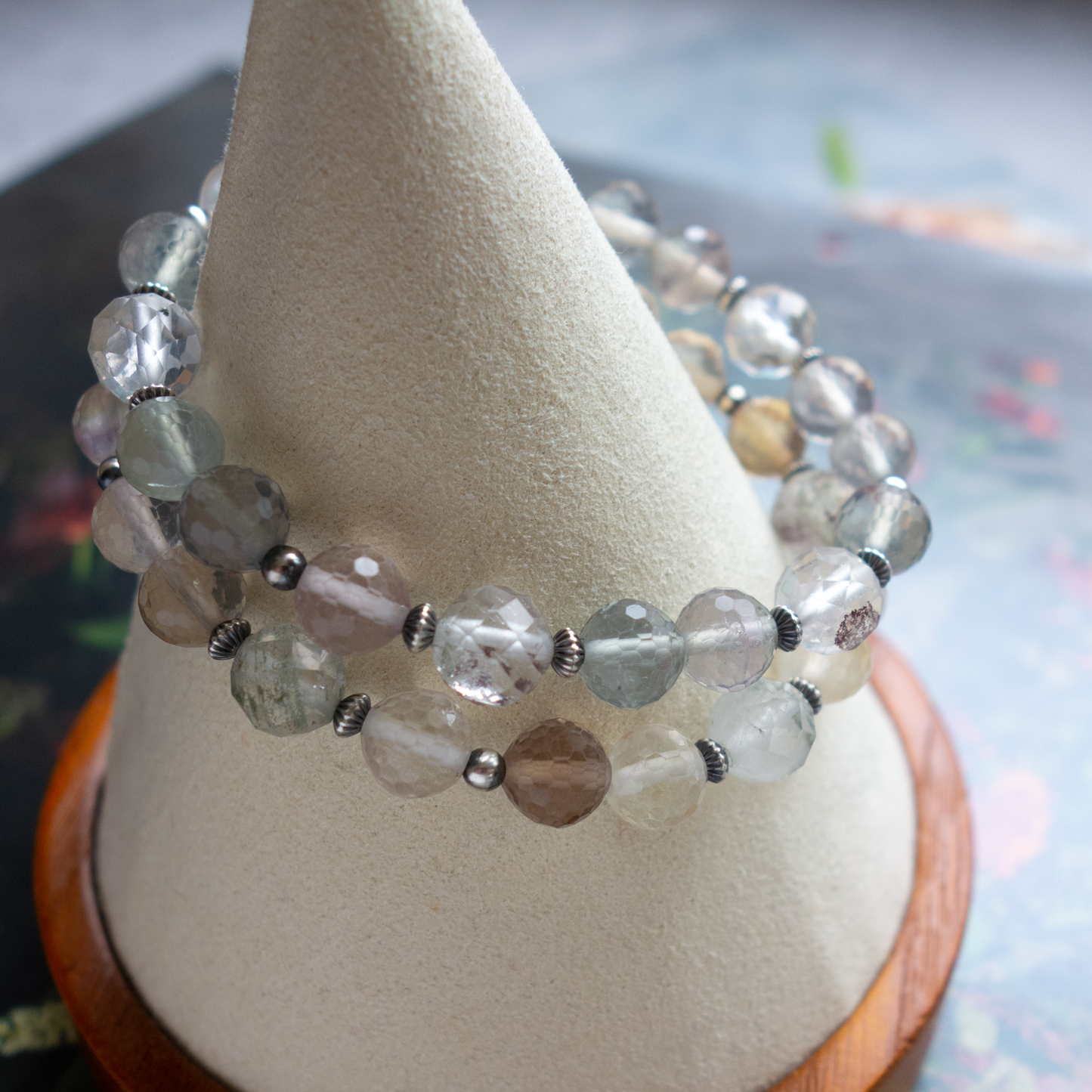 季節を知らせる風のような透明感 淡い輝きを放つ【フローライト】深い呼吸ができるリラックスした空気と爽やか