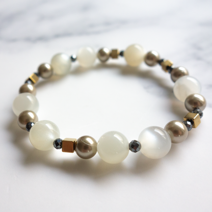 夏の光に映える涼し気で爽やかな光【ムーンストーン】内側からにじみ出るような優しい光