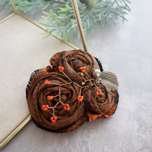 【 黄丹_ohni】和モダン_コサージュ*着物リメイク