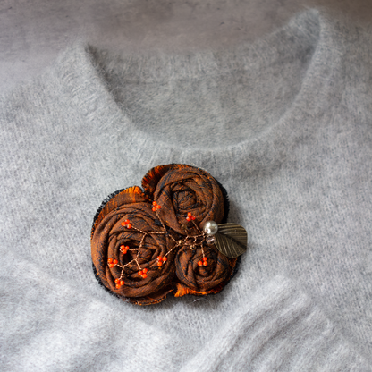 【 黄丹_ohni】和モダン_コサージュ*着物リメイク