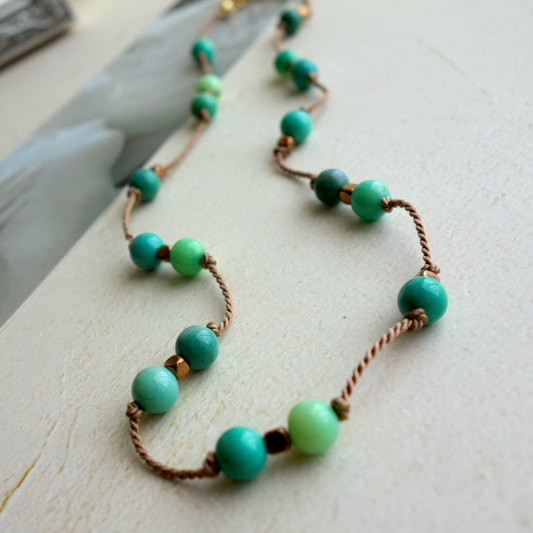 Poirot _ ポアロ／穏やかで爽やかなグリーン* クリソプレーズ【シルクコードネックレス_42cm】